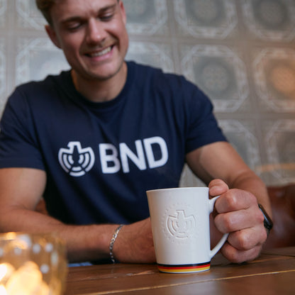 Weiße BND-Porzellantasse